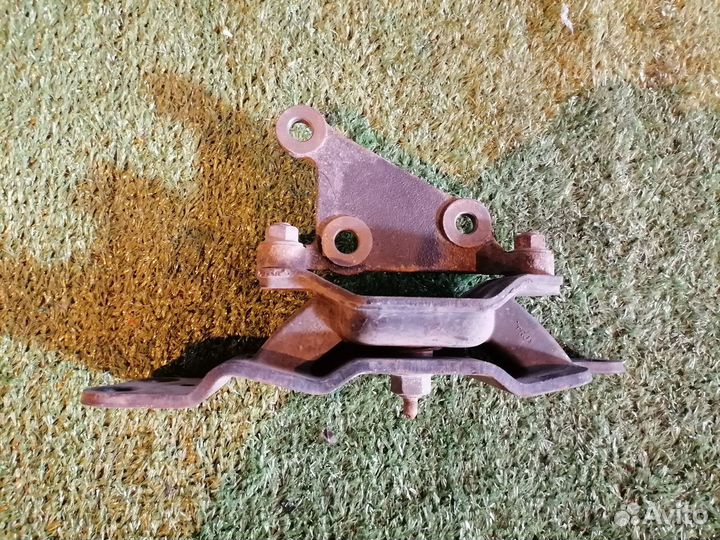 Опора двигателя (подушка двс) левая 11220JN01A Nis