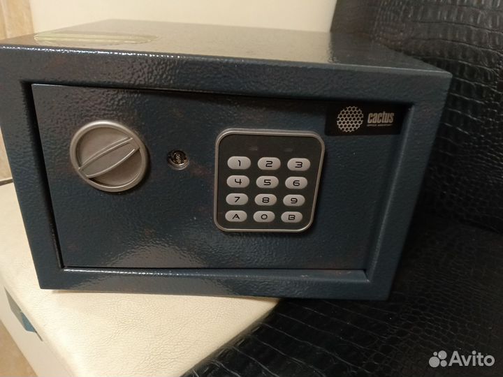 Сейф бытовой,новый