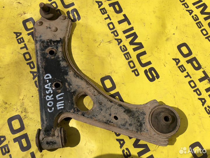 Правый рычаг Opel Corsa D