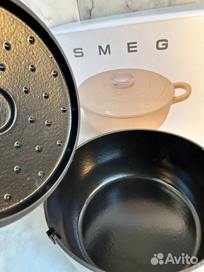 Кастрюля чугунная smeg