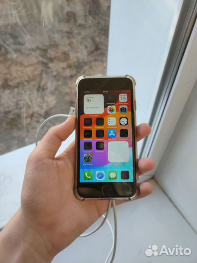 iPhone SE (2020), 64 ГБ