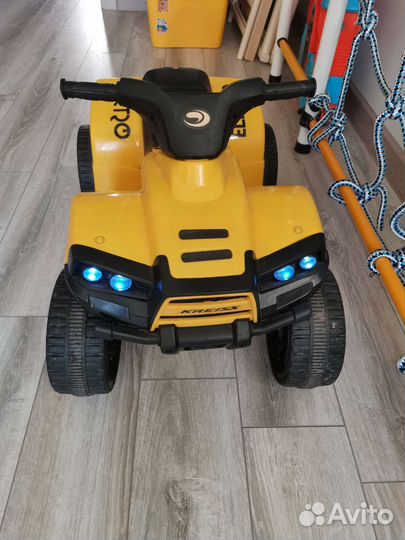 Детский квадроцикл на аккумуляторе