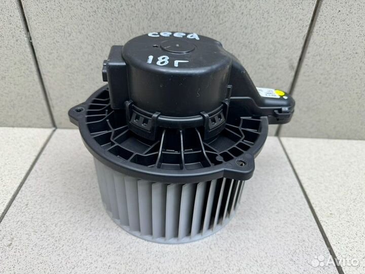 Моторчик отопителя Kia Ceed хетчбек G4FG 2018