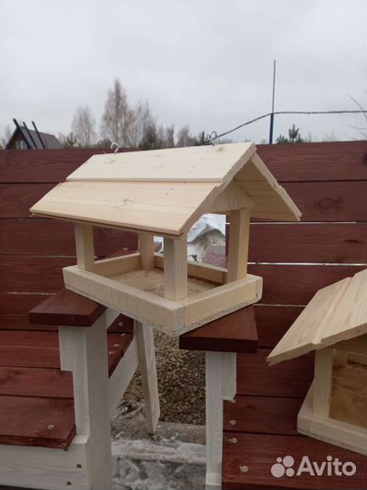 Кормушка для птиц из дерева