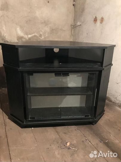 Тумба под телевизор угловая