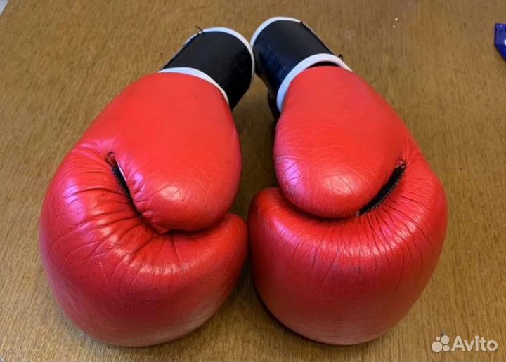Боксерские перчатки