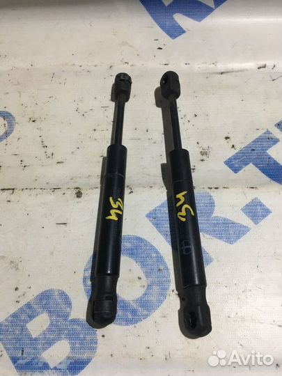 Амортизатор стекла багажника porsche cayenne S 957