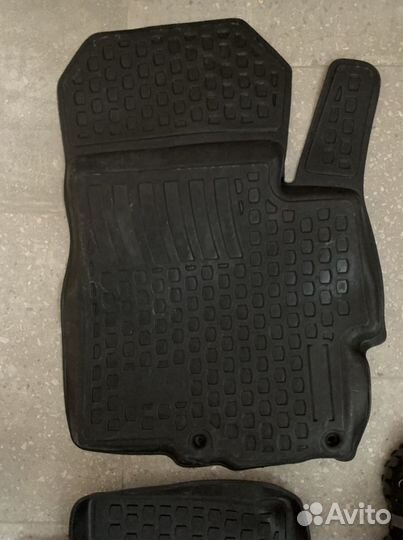 Автомобильные коврики резиновые