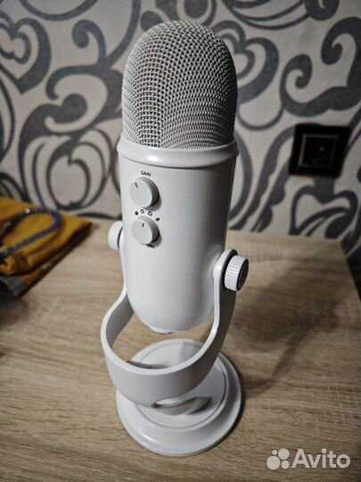 Микрофон Blue yeti