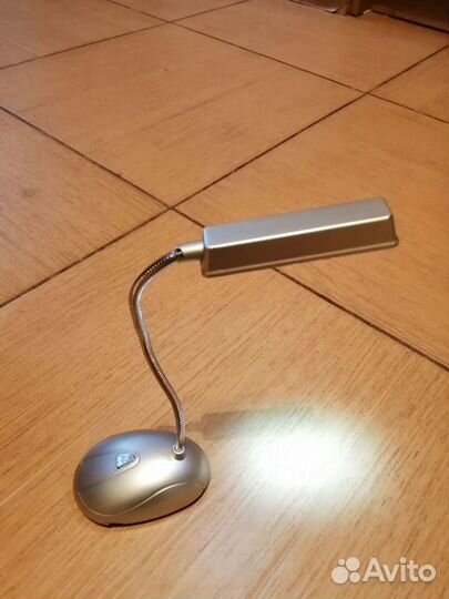 Настольная светодиодная лампа