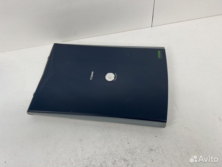 Сканер Canon планшетный