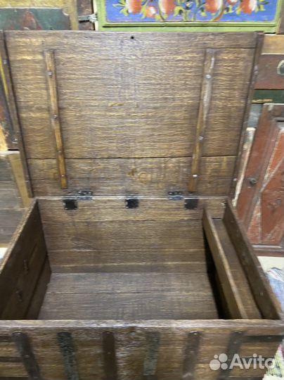 Сундук старинный