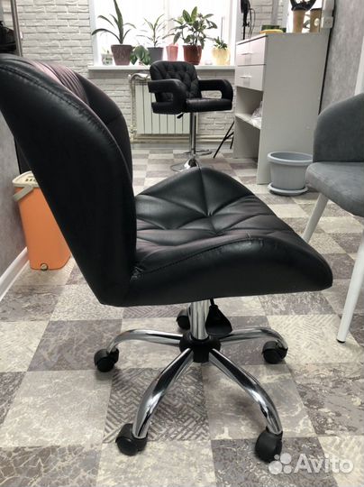 Кресло для мастера маникюра бу