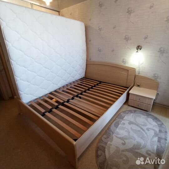 Кровать двухспальная с матрасом бу 160 200