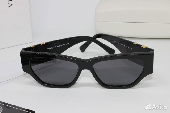 Солнцезащитные очки женские Versace с цепочкой