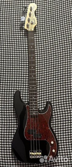 Бас гитара Fender Precision Bass реплика