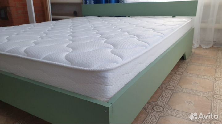 Кровать из массива дерева