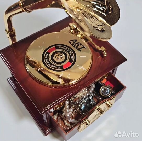 Музыкальная шкатулка кинопроэктор и граммофон