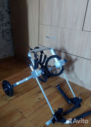 Инвалидная коляска для собак для задних лап