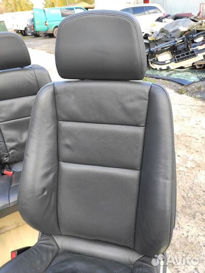 Кожаные сидения Moondial Sport на Opel Zafira B