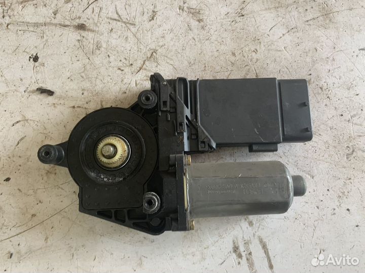 Моторчик стеклоподъемника Пассат Б5