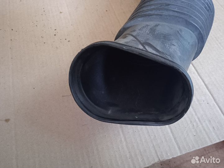 Патрубок воздушного фильтра левый Porsche Cayenne