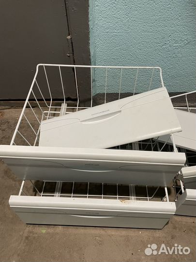 Полки иящики морозильника Атлант