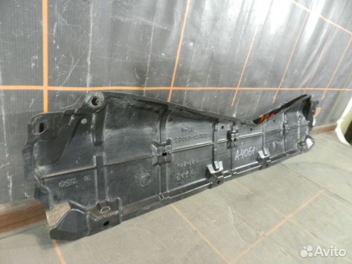 Пыльник двигателя центральный -Toyota RAV 4