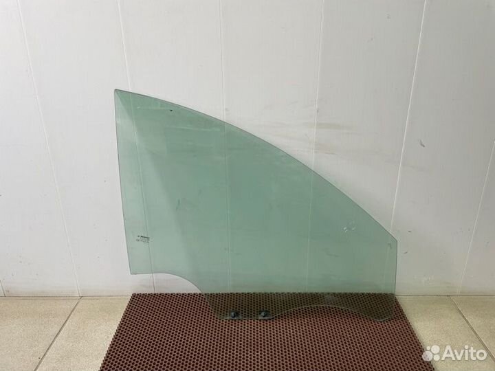 Стекло двери переднее правое Renault Logan