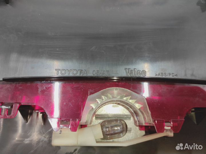 Фонарь задний (стоп-сигнал) Toyota Avensis (T250)