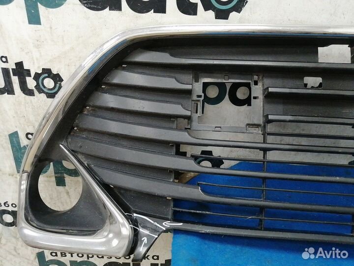 Решетка переднего бампера 53112-33160 Toyota Camry