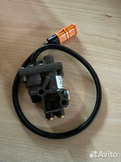 Клапан горного тормоза MAN TGX TGS 51.52160-0002