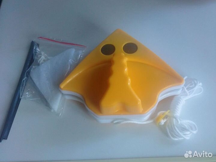 Магнитная щетка для мытья окон