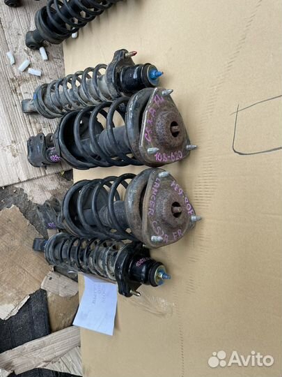 Стойки комплект оригинал митсубиси Лансер 9