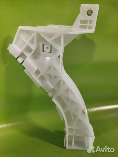 Кронштейн бампера передний правый Мазда 3 BK седан