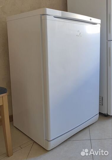 Морозильная камера Indesit MFZ10