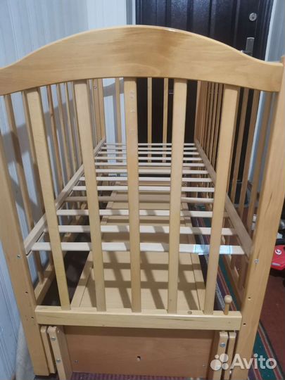 Детская кровать с маятником и ящиком