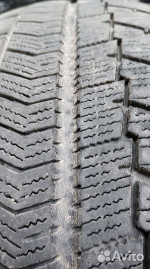 Bridgestone Blizzak VRX 215/45 R17