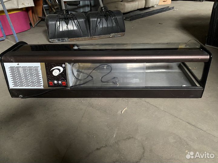 Холодильная витрина carboma