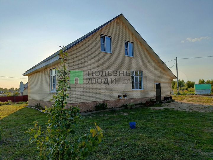 Коттедж 205 м² на участке 12 сот.