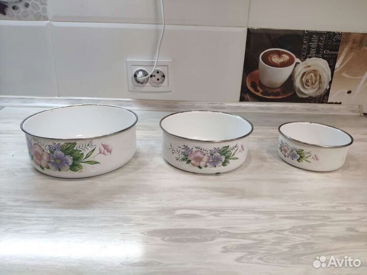 Набор столовой посуды, круглые контейнеры