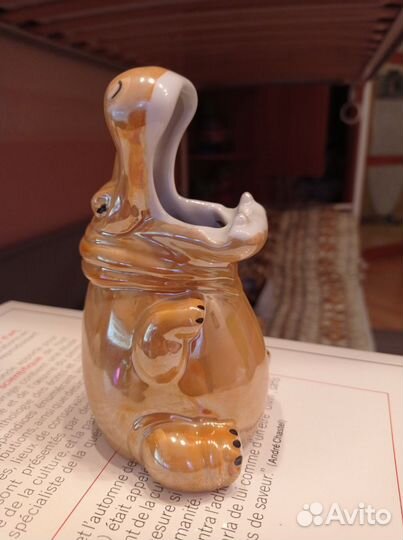 Фарфоровая статуэтка-карандашница 