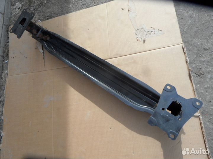 Усилитель заднего бампера Volkswagen Jetta 6