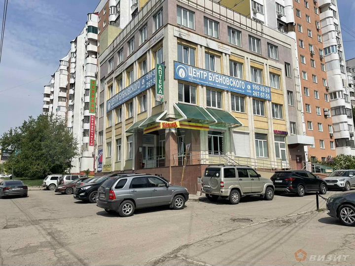 Торговая площадь на высоком автомобильном трафике