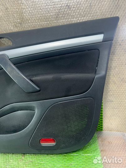 Обшивка передней правой двери Skoda Octavia A5