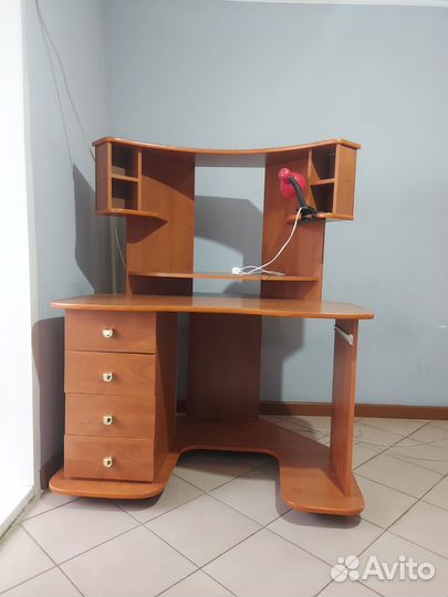 Компьютерный стол