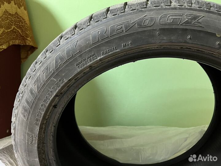 Bridgestone Blizzak Revo GZ 225/50 R18