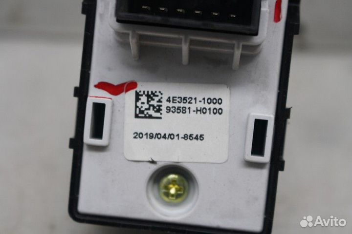 Кнопка стеклоподъемника Kia Rio IV (2017—2020)