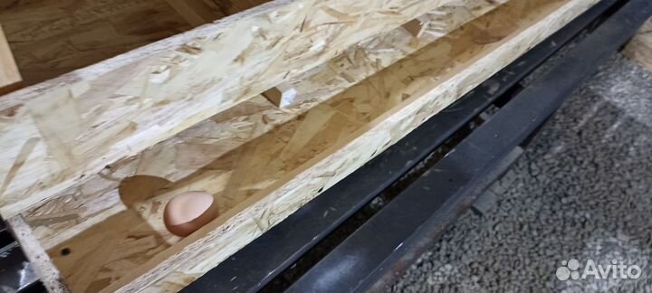 Гнездо для кур с яйцесборником, кормушка