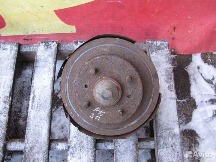 Кулак задний правый Nissan Primera P10